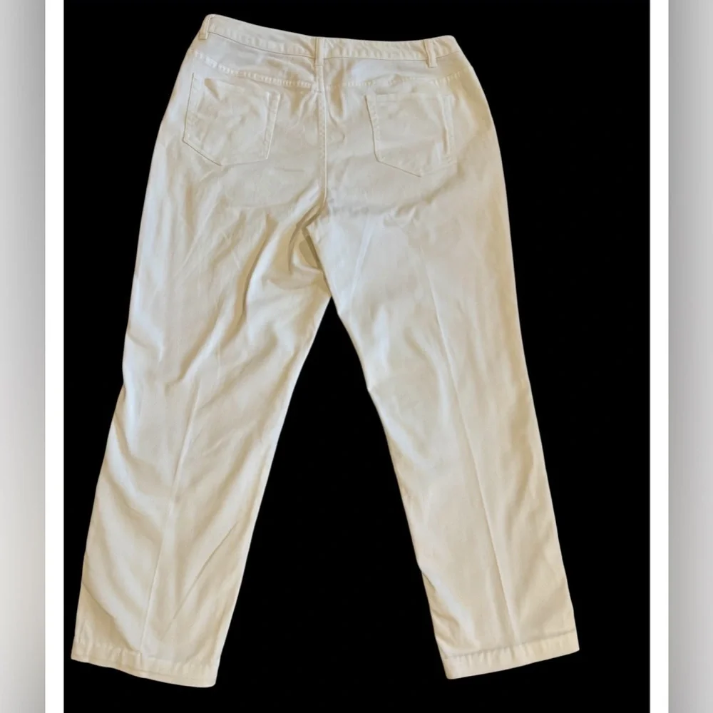 Appleseed ladies’ size 16 white‎ jeans relaxed fit with stretch straight leg
